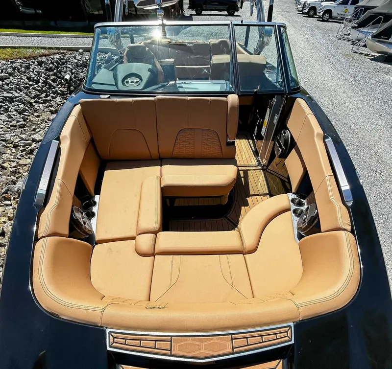 Slide: The Image of MasterCraft X26 2021 - 15