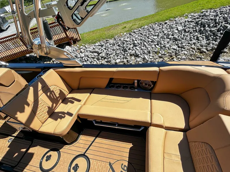 Slide: The Image of MasterCraft X26 2021 - 19