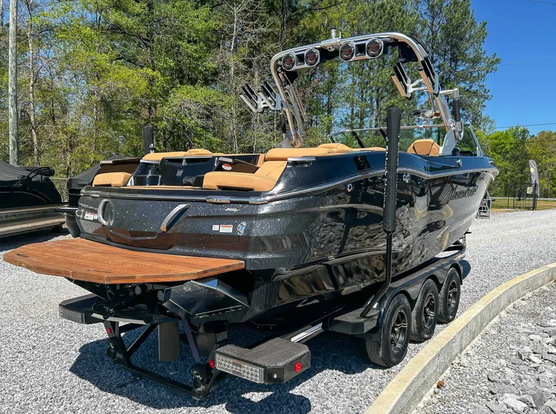 Slide: The Image of MasterCraft X26 2021 - 8