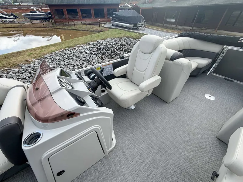 Slide: The Image of Sylvan Mirage 8522 LZ 2023 - 15