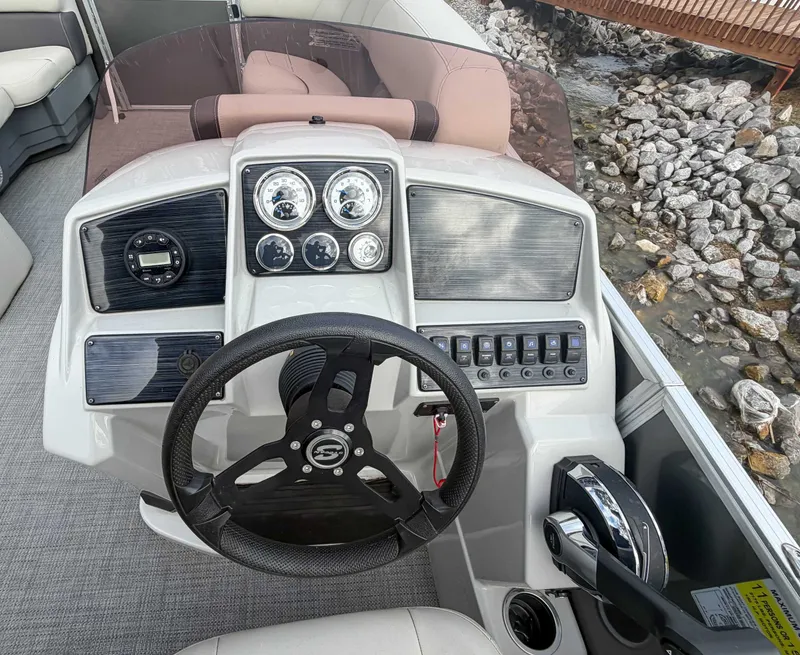 Slide: The Image of Sylvan Mirage 8522 LZ 2023 - 17