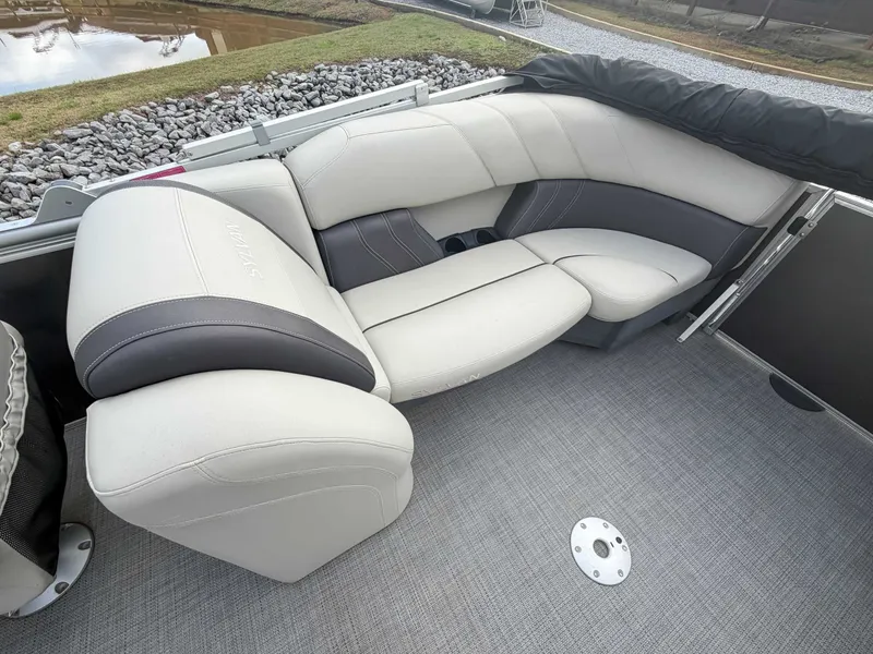 Slide: The Image of Sylvan Mirage 8522 LZ 2023 - 18