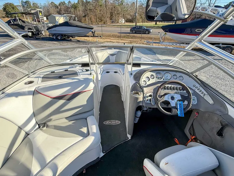 Slide: The Image of Tigé 22V 2006 - 11