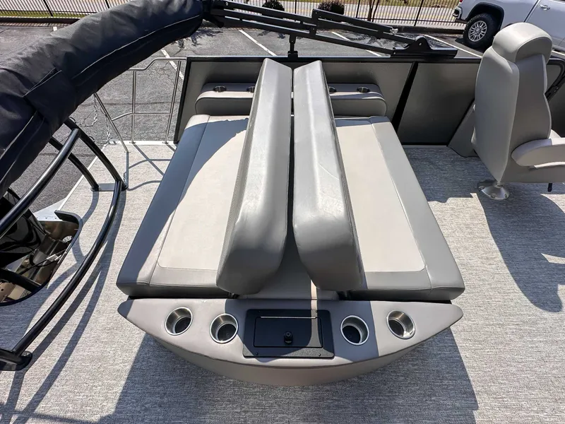 Slide: The Image of Premier 230 Sunsation RL (PTX 28) 2025 - 14