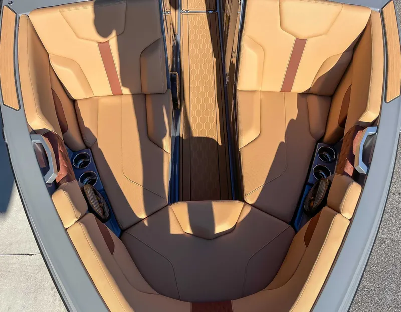 Slide: The Image of MasterCraft XT23 2023 - 13