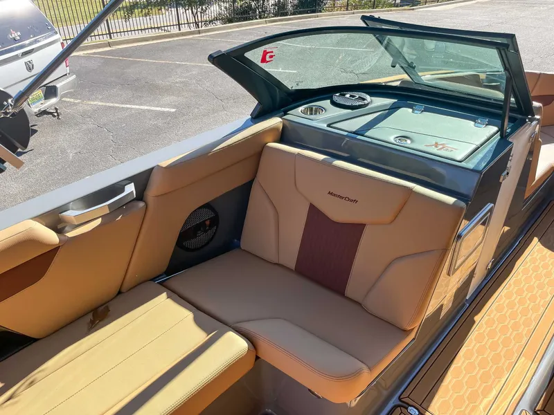 Slide: The Image of MasterCraft XT23 2023 - 15