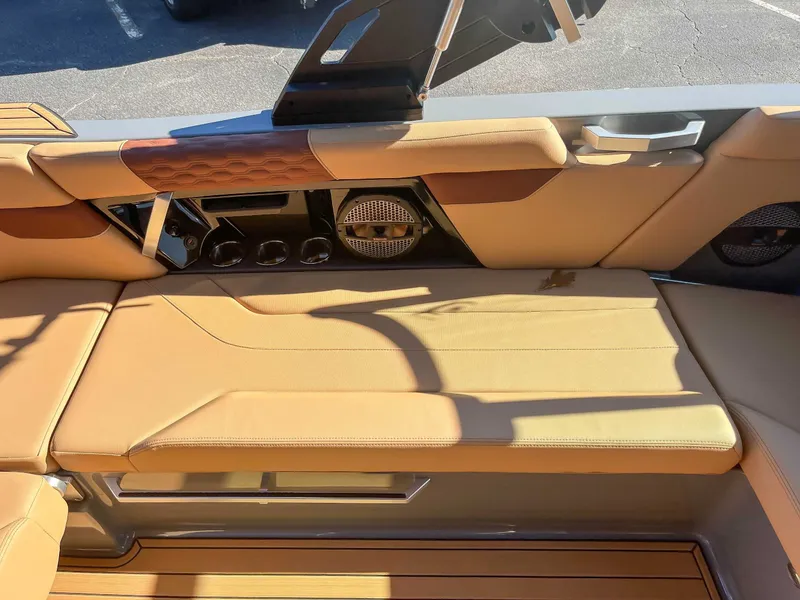 Slide: The Image of MasterCraft XT23 2023 - 18