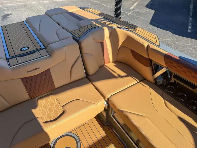 Slide: The Image of MasterCraft XT23 2023 - 19