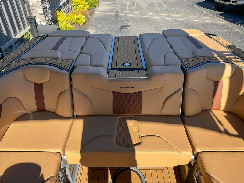 Slide: The Image of MasterCraft XT23 2023 - 20