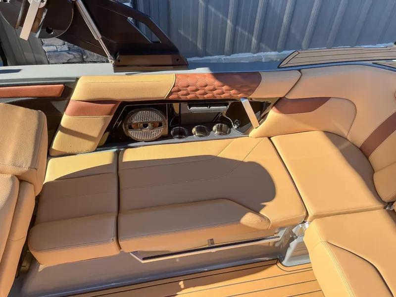 Slide: The Image of MasterCraft XT23 2023 - 21