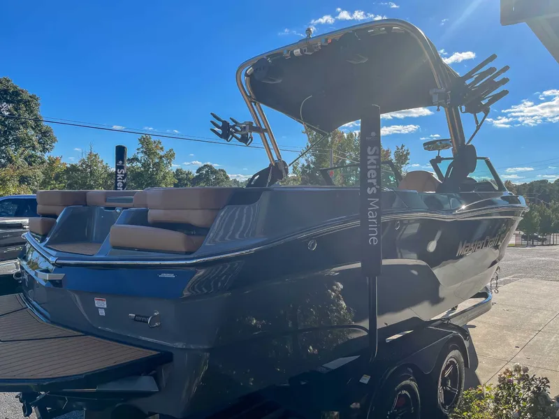 Slide: The Image of MasterCraft XT23 2023 - 6