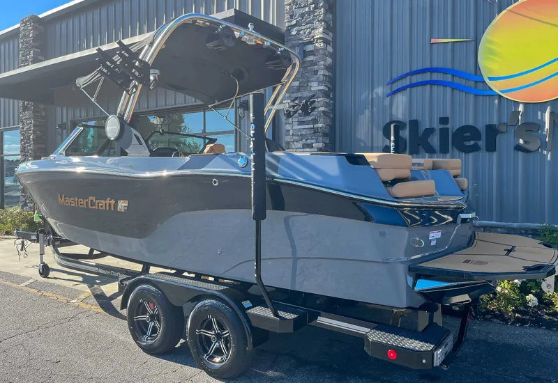 Slide: The Image of MasterCraft XT23 2023 - 7