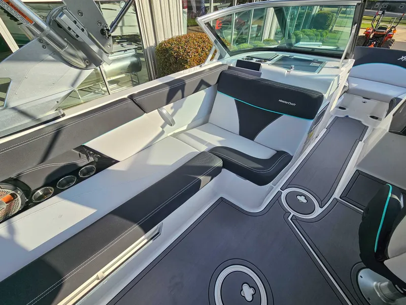 Slide: The Image of MasterCraft XT22 2021 - 11