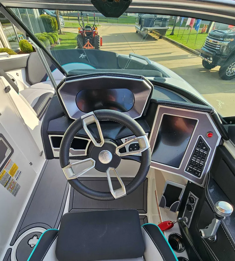 Slide: The Image of MasterCraft XT22 2021 - 13