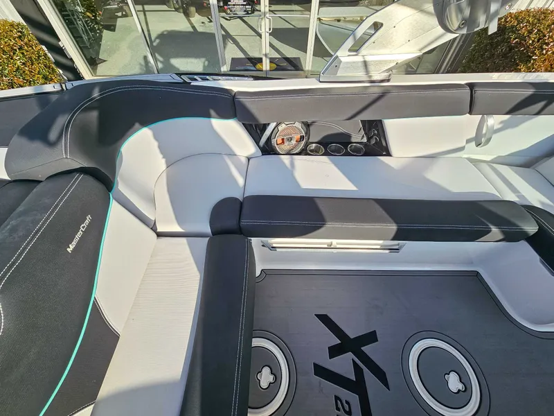 Slide: The Image of MasterCraft XT22 2021 - 16