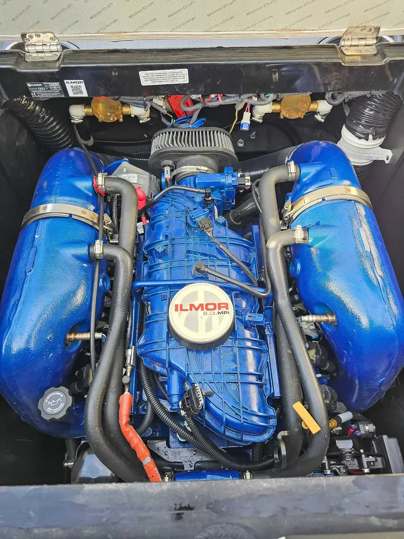 Slide: The Image of MasterCraft XT22 2021 - 17