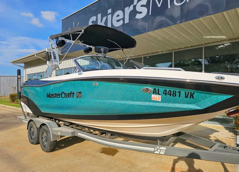 Slide: The Image of MasterCraft XT22 2021 - 3