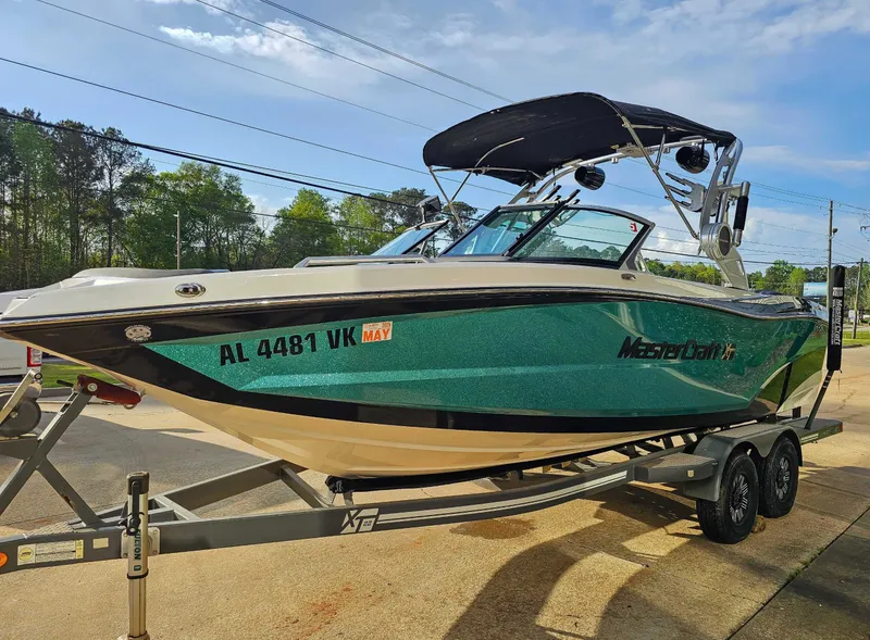 Slide: The Image of MasterCraft XT22 2021 - 5