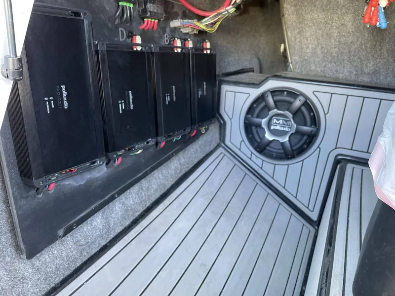 Slide: The Image of Nautique G25 2015 boat audio system with amplifiers and subwoofer. - 14