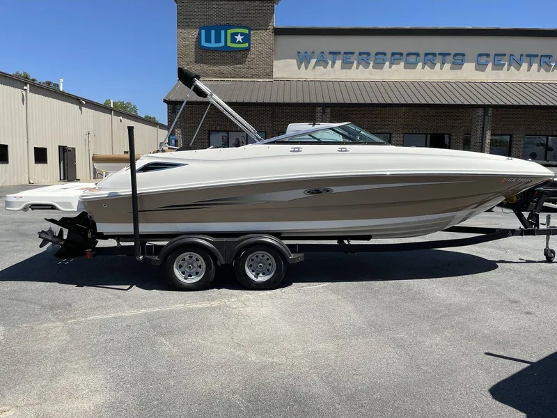 The Image of Sea Ray 240 Sundeck 2015 - 1