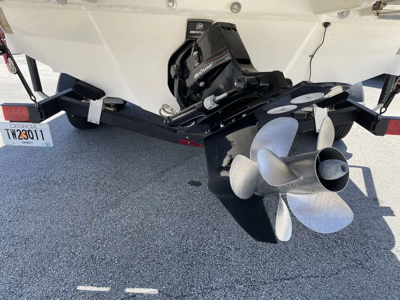 Slide: The Image of Sea Ray 240 Sundeck 2015 - 11