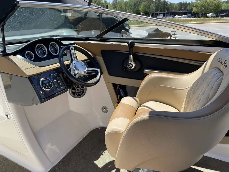 Slide: The Image of Sea Ray 240 Sundeck 2015 - 12