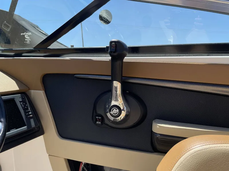 Slide: The Image of Sea Ray 240 Sundeck 2015 - 13