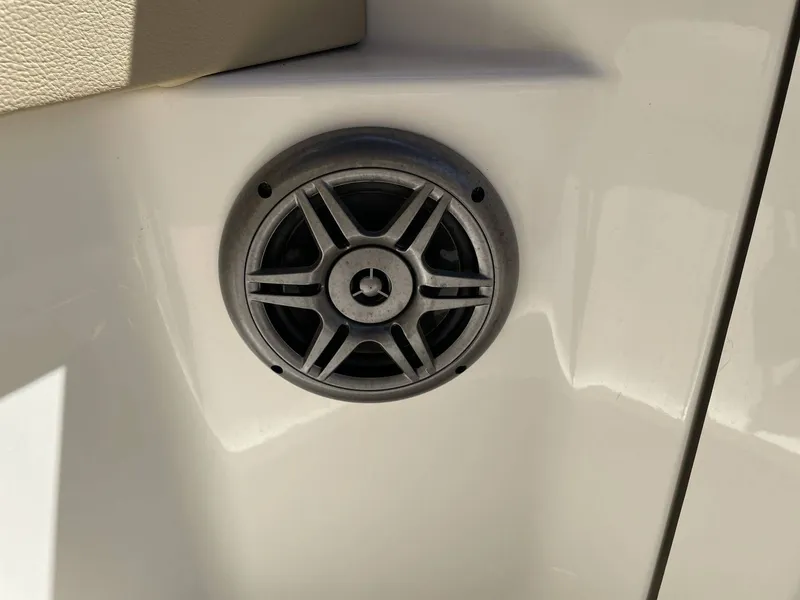 Slide: The Image of Sea Ray 240 Sundeck 2015 - 14