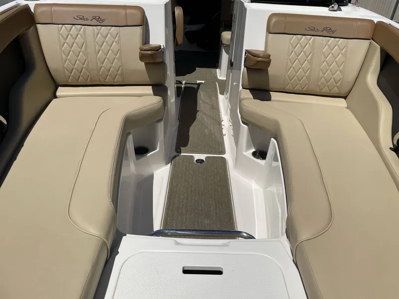 Slide: The Image of Sea Ray 240 Sundeck 2015 - 19