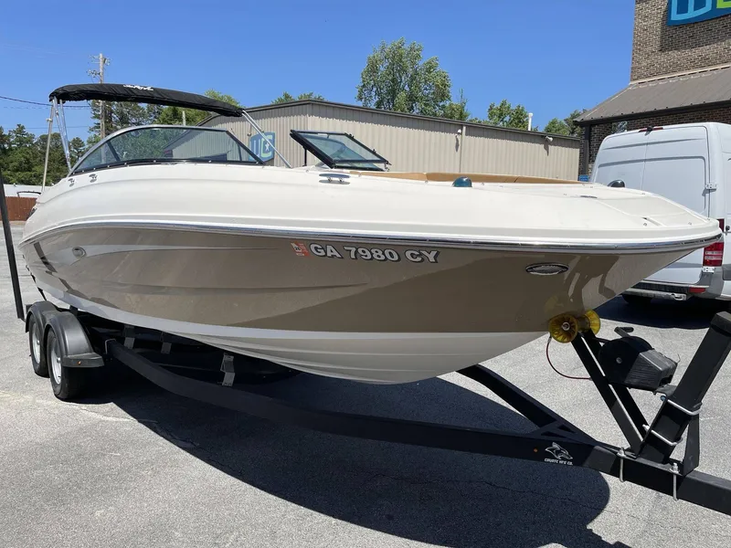 Slide: The Image of Sea Ray 240 Sundeck 2015 - 20