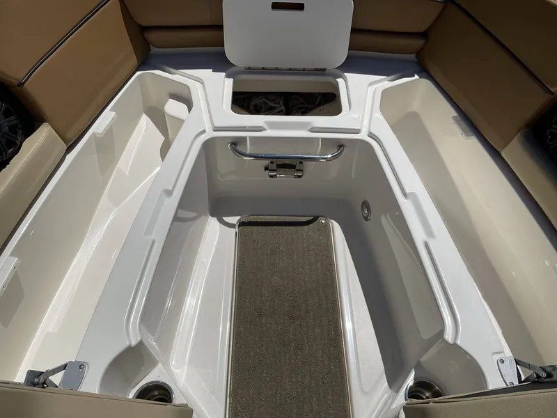 Slide: The Image of Sea Ray 240 Sundeck 2015 - 21