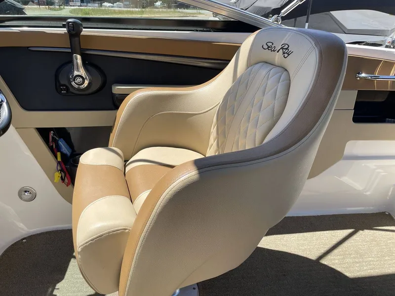 Slide: The Image of Sea Ray 240 Sundeck 2015 - 26