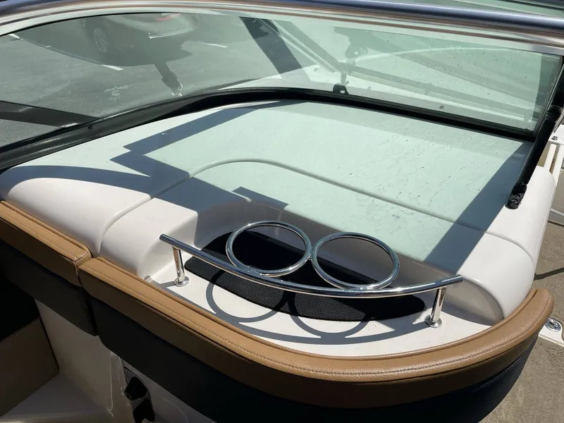 Slide: The Image of Sea Ray 240 Sundeck 2015 - 27