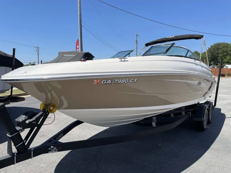 Slide: The Image of Sea Ray 240 Sundeck 2015 - 3