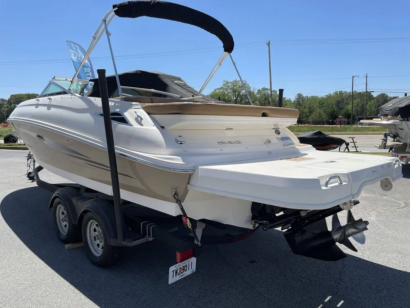 Slide: The Image of Sea Ray 240 Sundeck 2015 - 4