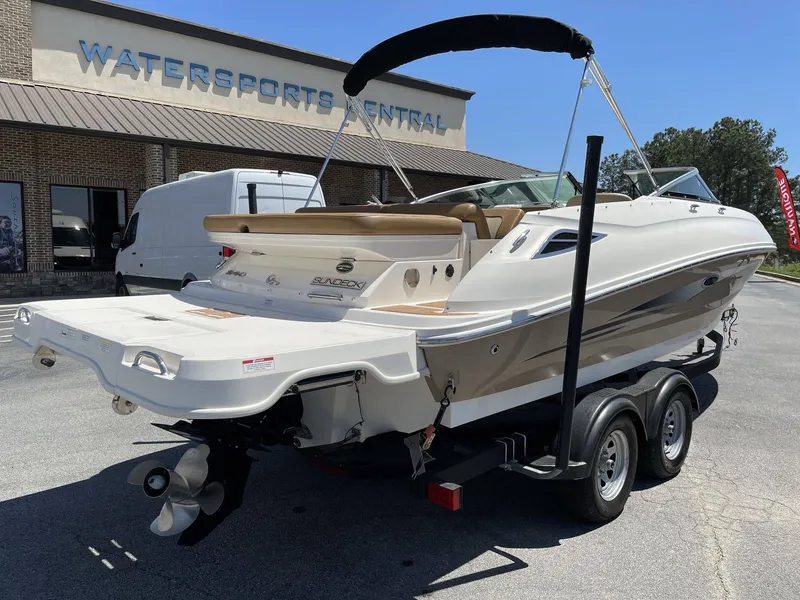 Slide: The Image of Sea Ray 240 Sundeck 2015 - 5