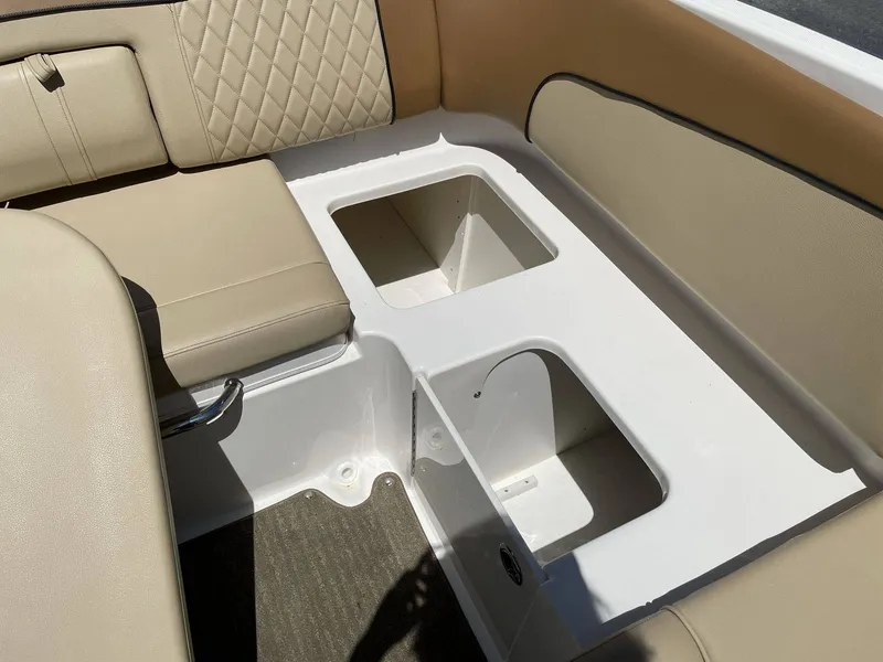 Slide: The Image of Sea Ray 240 Sundeck 2015 - 6