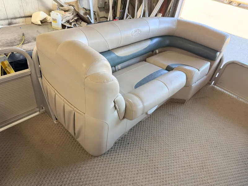 Slide: The Image of Princecraft 20 Versailles Pontoon & 60HP Mercury 4Stroke - $14,995 2007 - 12