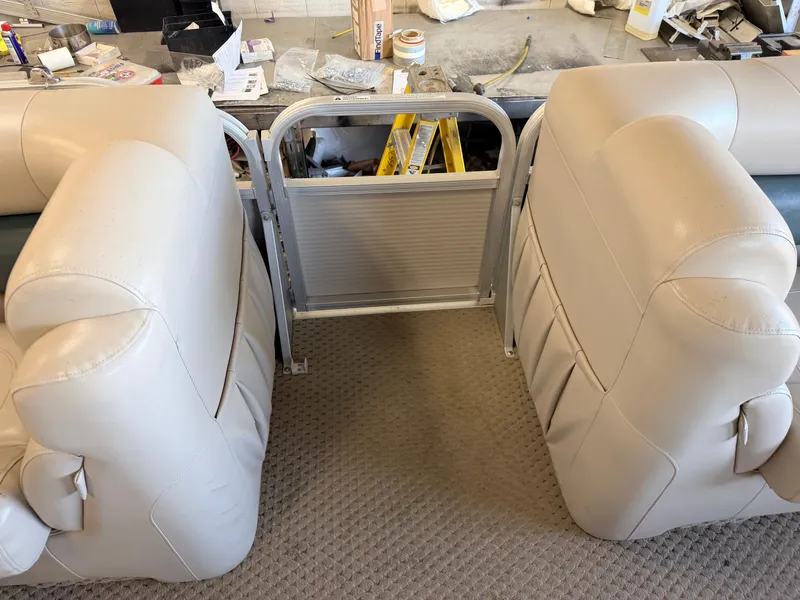 Slide: The Image of Princecraft 20 Versailles Pontoon & 60HP Mercury 4Stroke - $14,995 2007 - 13