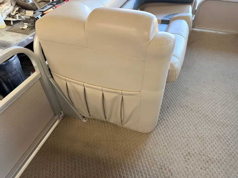 Slide: The Image of Princecraft 20 Versailles Pontoon & 60HP Mercury 4Stroke - $14,995 2007 - 14