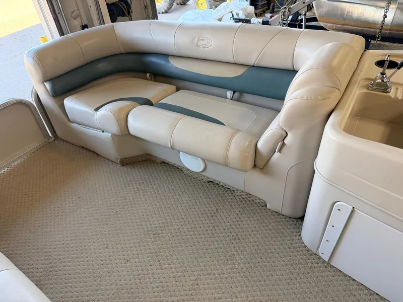 Slide: The Image of Princecraft 20 Versailles Pontoon & 60HP Mercury 4Stroke - $14,995 2007 - 16