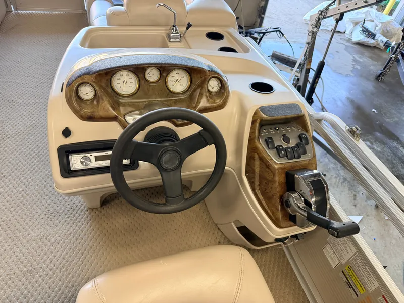 Slide: The Image of Princecraft 20 Versailles Pontoon & 60HP Mercury 4Stroke - $14,995 2007 - 22