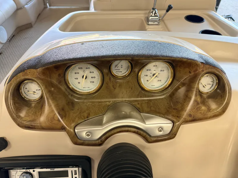 Slide: The Image of Princecraft 20 Versailles Pontoon & 60HP Mercury 4Stroke - $14,995 2007 - 23