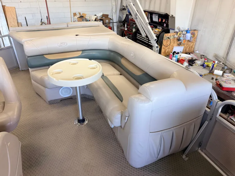 Slide: The Image of Princecraft 20 Versailles Pontoon & 60HP Mercury 4Stroke - $14,995 2007 - 28