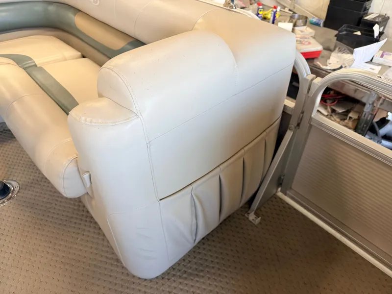 Slide: The Image of Princecraft 20 Versailles Pontoon & 60HP Mercury 4Stroke - $14,995 2007 - 29