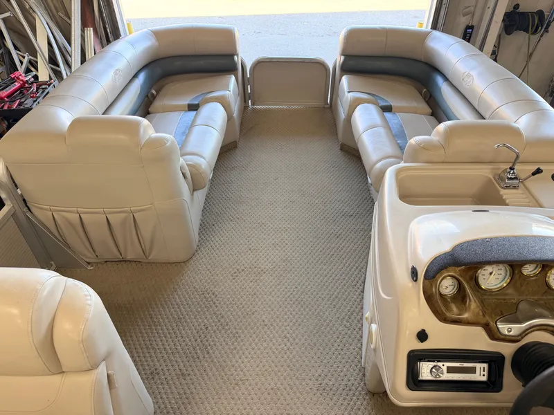 Slide: The Image of Princecraft 20 Versailles Pontoon & 60HP Mercury 4Stroke - $14,995 2007 - 3