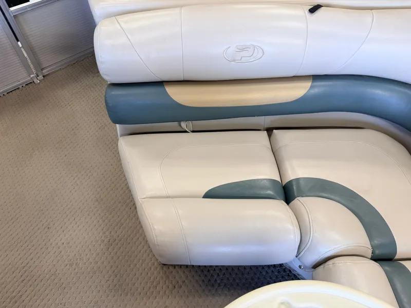 Slide: The Image of Princecraft 20 Versailles Pontoon & 60HP Mercury 4Stroke - $14,995 2007 - 33