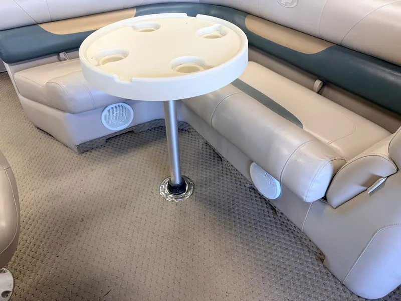 Slide: The Image of Princecraft 20 Versailles Pontoon & 60HP Mercury 4Stroke - $14,995 2007 - 34