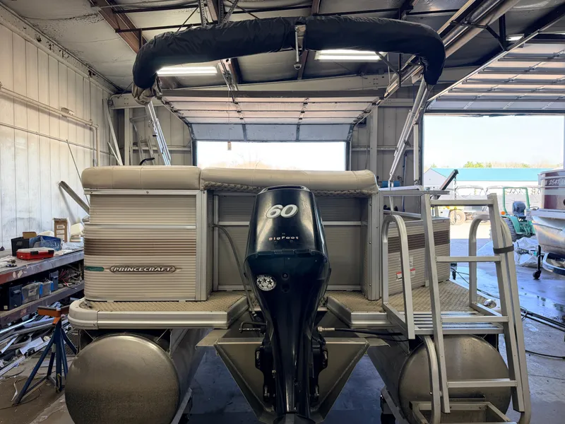 Slide: The Image of Princecraft 20 Versailles Pontoon & 60HP Mercury 4Stroke - $14,995 2007 - 35