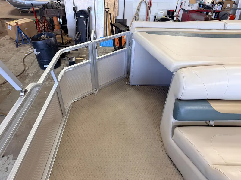 Slide: The Image of Princecraft 20 Versailles Pontoon & 60HP Mercury 4Stroke - $14,995 2007 - 37